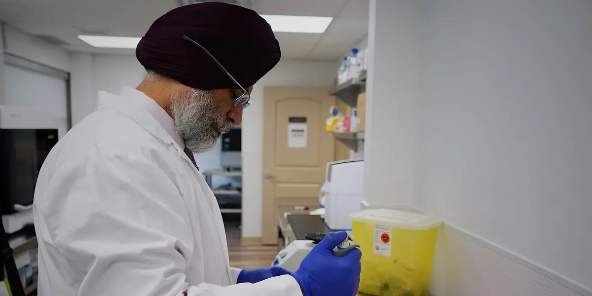 A technician working in a diagnostic laboratory